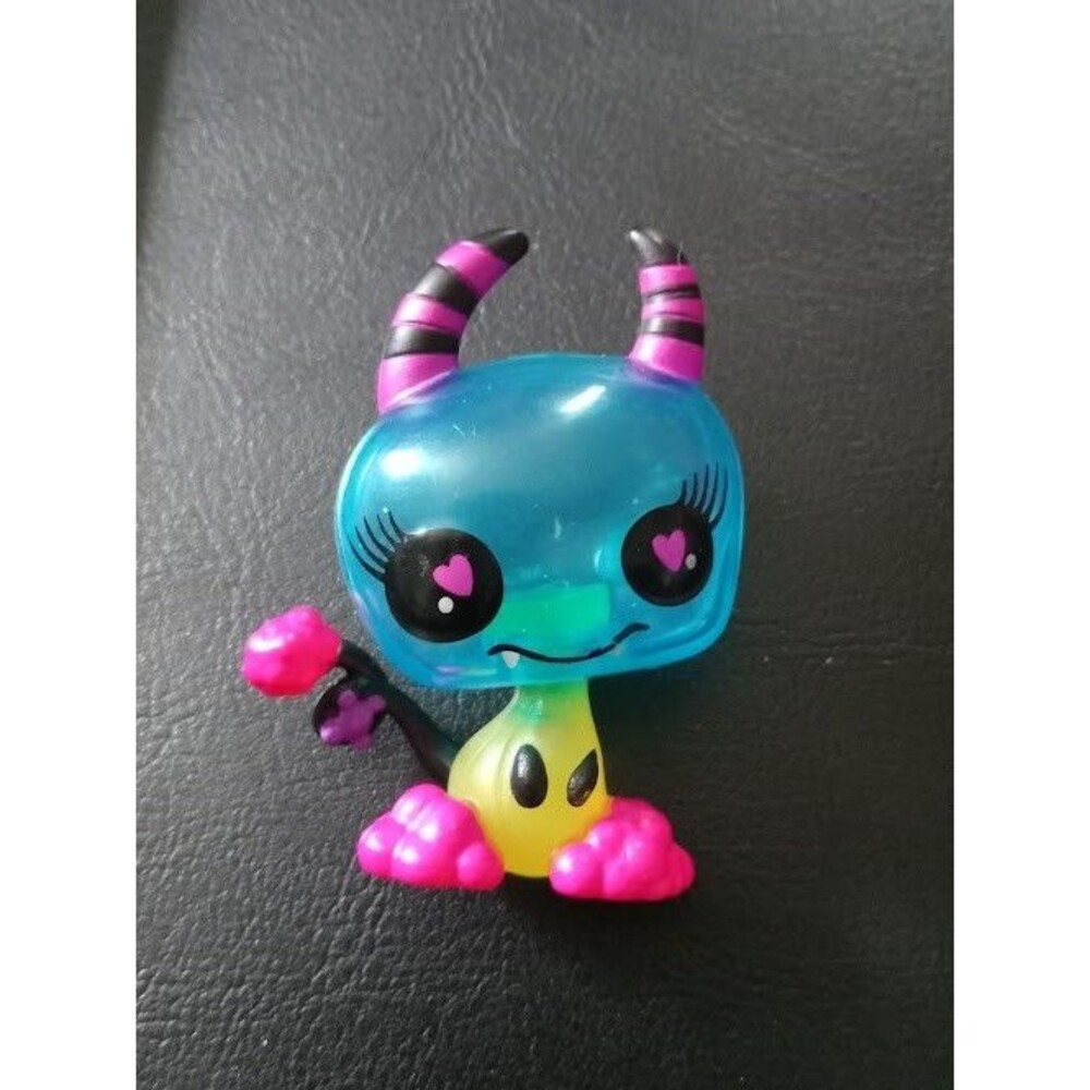 Una Verse Doll Novi Stars Alien pet Figure Molecule MGA 2.25"